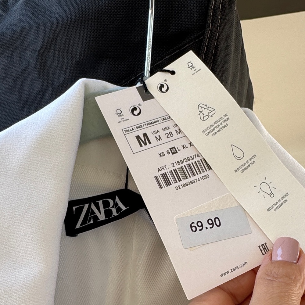 Zara Classic White Blazer - Picture 2 of 3